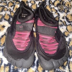 Norty Pink & Black Adjustable Water Shoes For Little Girls Size 11